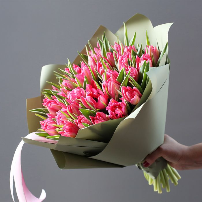 Малиновые тюльпаны 35 шт. ― Amourflowers