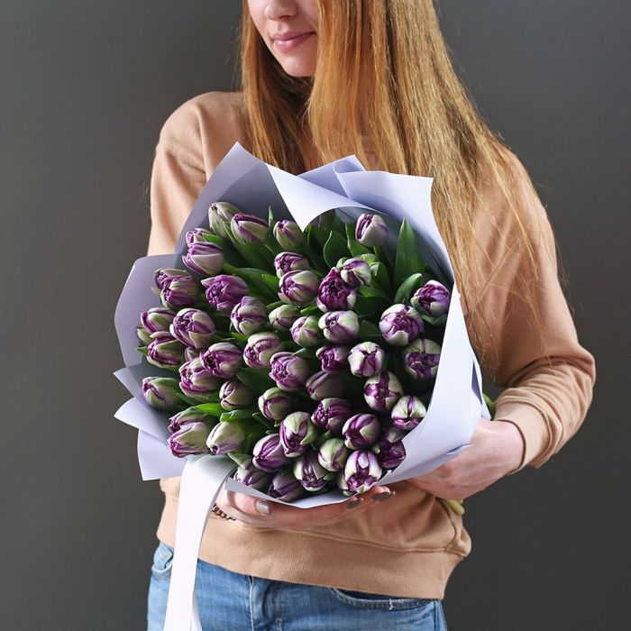 Пупрурные тюльпаны 51шт. ― Amourflowers