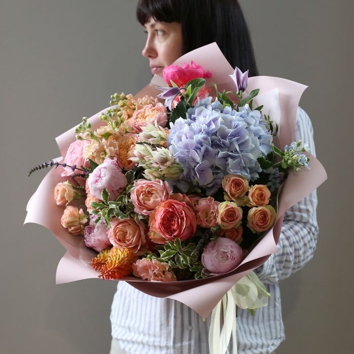 Большой красочный букет из премиальных цветов ― Amourflowers