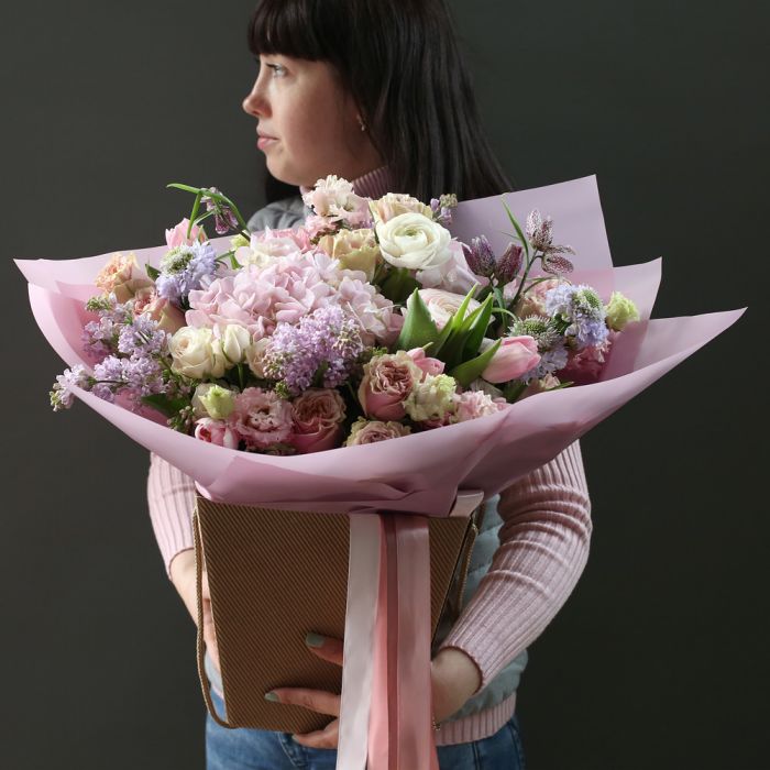 Большой весенний букет в пудровой гамме. ― Amourflowers