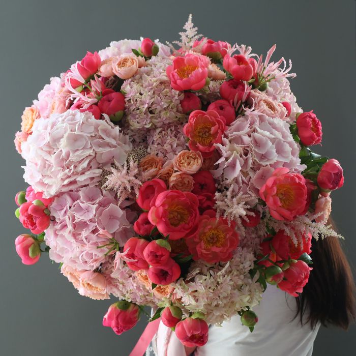 Очень большой букет пионов и гортензий ― Amourflowers
